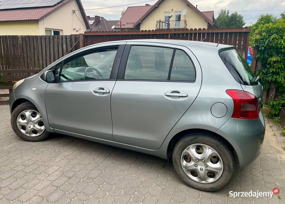 sprzedam Toyotę Yaris 2006 r przeglądzie Dobiesz