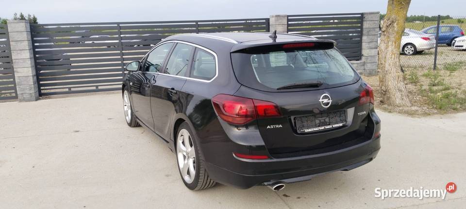 Opel astra J 2011 16 turbo 154 światła przeciwmgielne Wieliczki sprzedam
