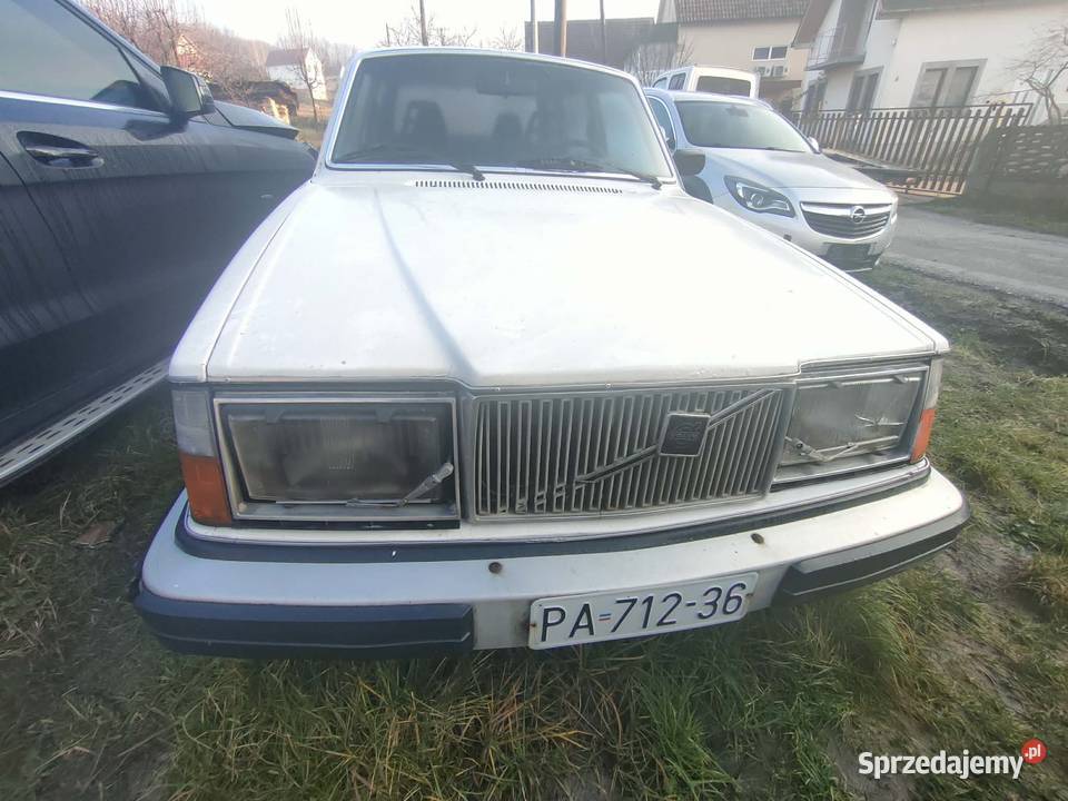VOLVO 264 TE uszkodzony