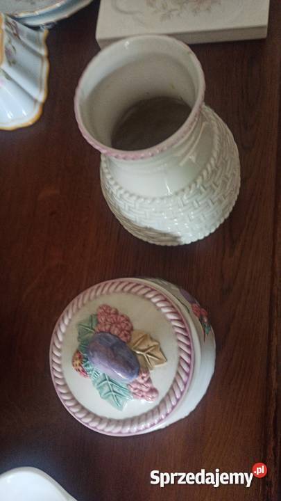 Pojemnik z truskawkami i śliwkami Gdańsk sprzedam