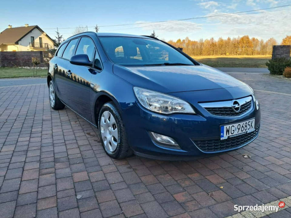Opel Astra J 20092019 garażowany