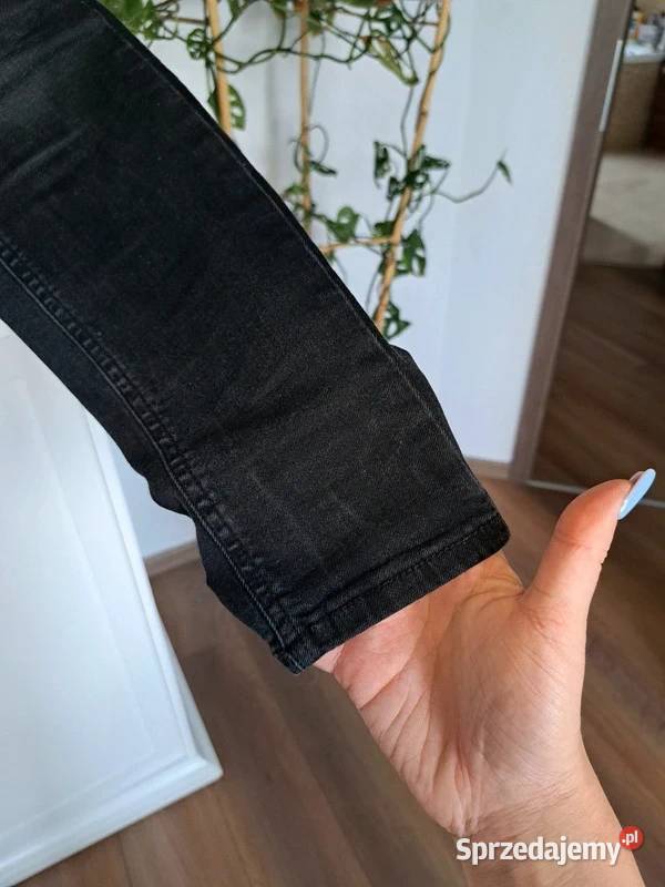 Czarne rurki z przetarciami klasyka w sprzedam