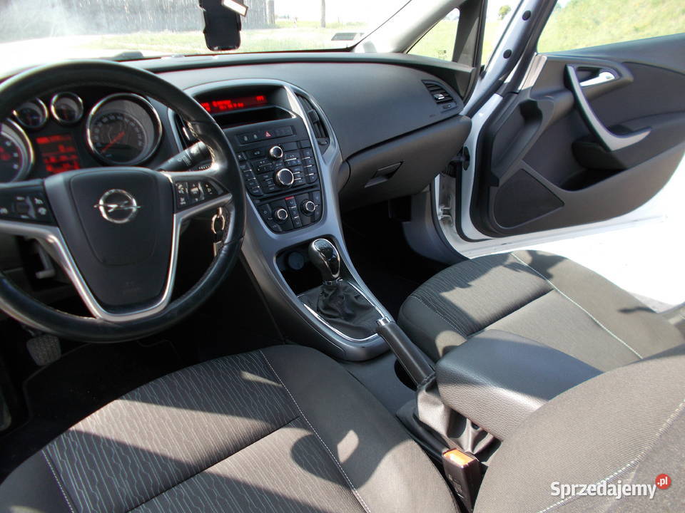 Opel Astra j sedan Salon Polska 2018 biały hak Astra kujawsko-pomorskie Pigża