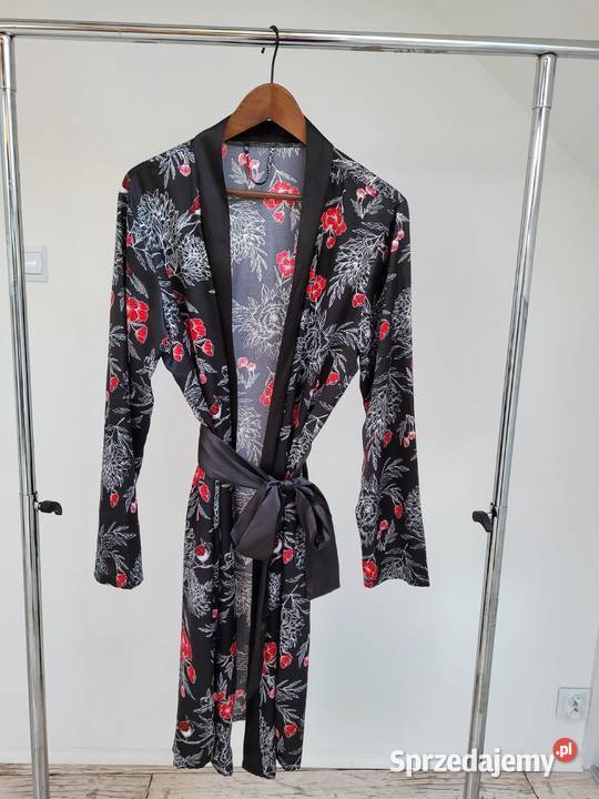 Czarny szlafrok kimono w kwiaty Liszki
