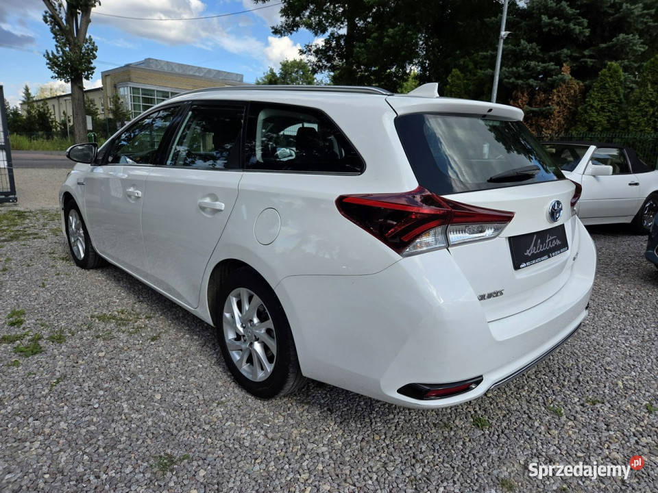 Toyota Auris 18 HSD 136 Kamera Serwisowany Otwock Mały