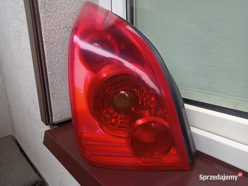 Nissan Primera P12 hatchback HB lampa tył tylna osobowe Sieradz