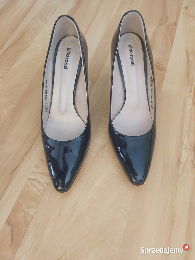 Sprzedam szpilki w kolorze granatu lakierki łódzkie Łowicz