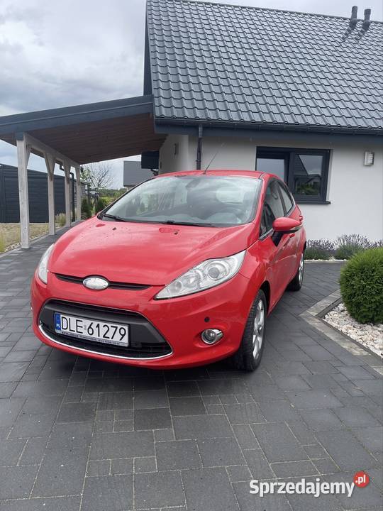 Ford Fiesta Titanium 125 benzyna styl komfort i Zarejestrowany w Polsce Rosochata