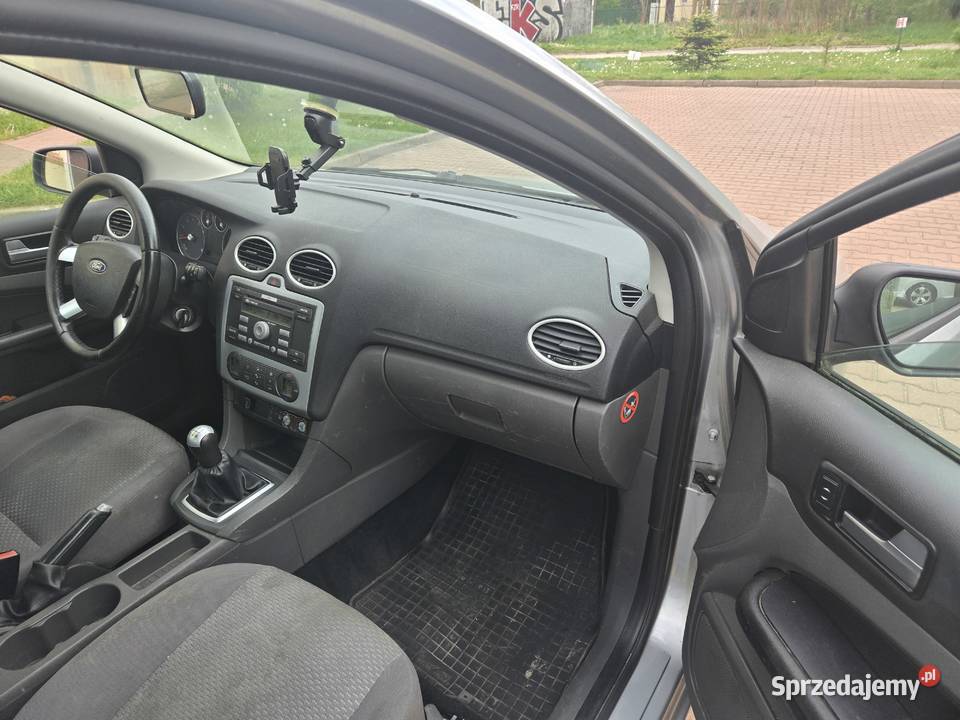 Ford focus 16 z gazem 2005 długie opłaty Łódź sprzedam