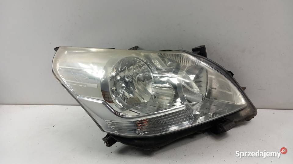 TOYOTA VERSO 0913 LAMPA PRZÓD PRAWA Lampy przednie Zbierkowo