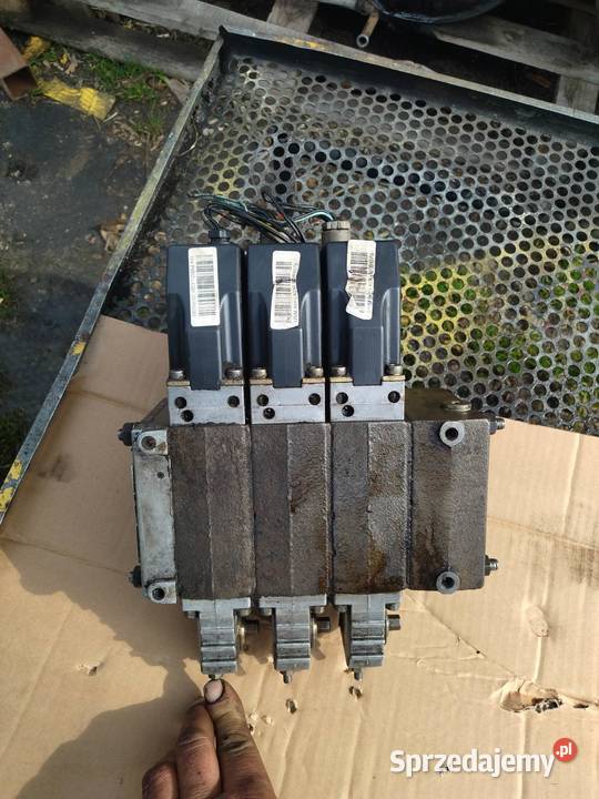 Rozdzielacz hydrauliczny 3 sekcyiny Poddębice