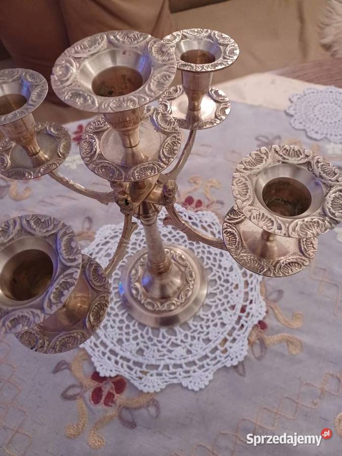 Piękny duży świecznik mosiężny
