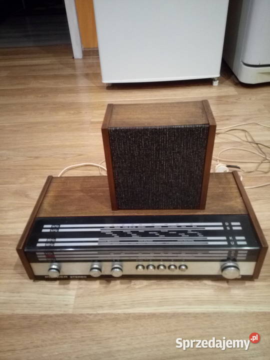 Stare radio stereo Pionier z kolumną z czasów Dobieszowice