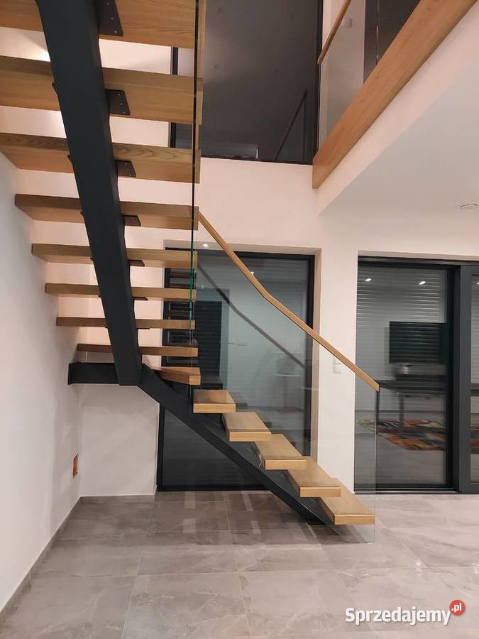 schody jednobelkowe półkowe balustrady szklane Tokarnia