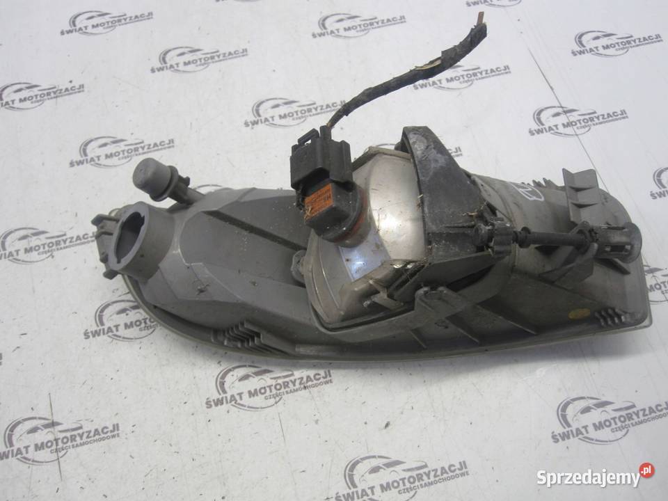 SKODA SUPERB II 10r halogen lewy przód sprzedam