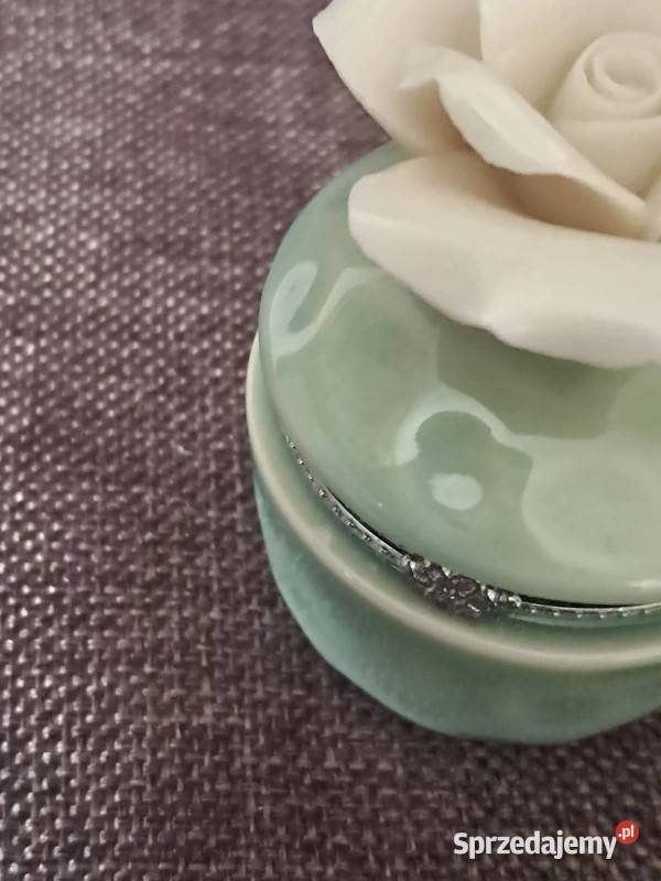 Porcelanowe puzderko na drobiazgi Skwierzyna