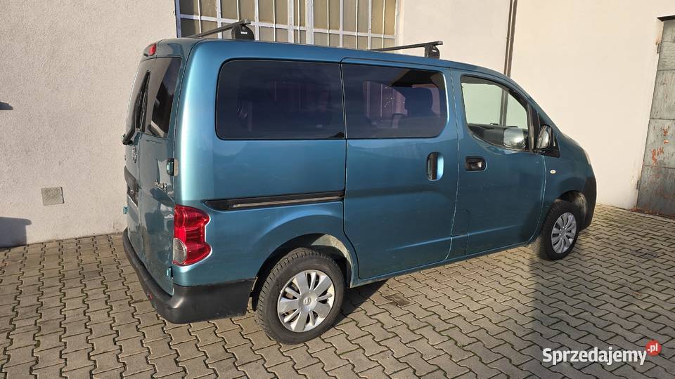 Nissan NV 200 16 benzyna 2010r 5 osób nieuszkodzony Nowy Świętów