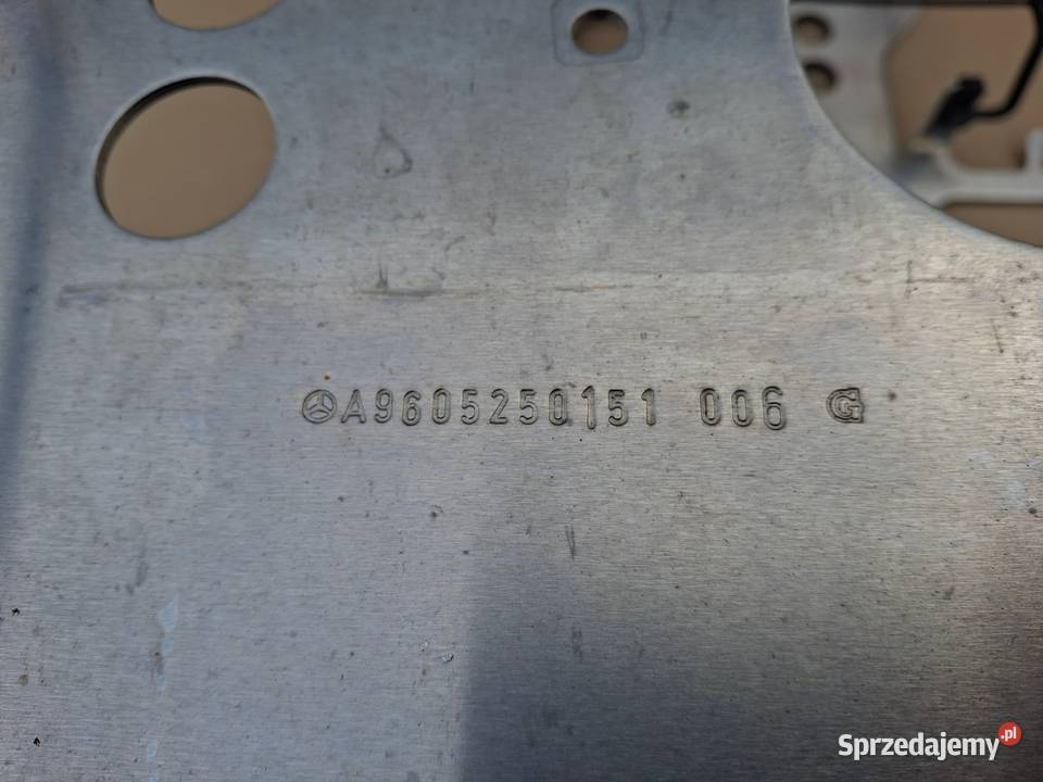 MERCEDES BLACHA WSPORNIK LAMPY TABLICY Wzmocnienia, belki i wsporniki Bieleń