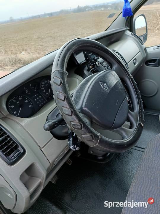 Renault Trafic 25dCi 140 welurowa tapicerka