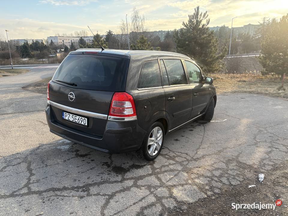 Opel Zafira B 17 CDTI 2014 7osobowa dużym Rok produkcji 2014 wielkopolskie Luboń sprzedam