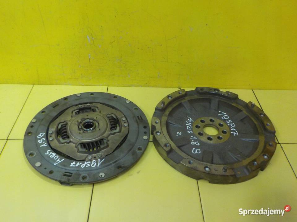 AURIS II PRIUS 18 HYBRYDA 15r 136 2ZRFXE osobowe świętokrzyskie Suków