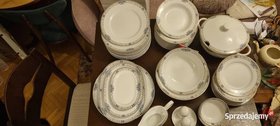 Serwis obiadowy, porcelanowy dla 12 osób "Karolina"