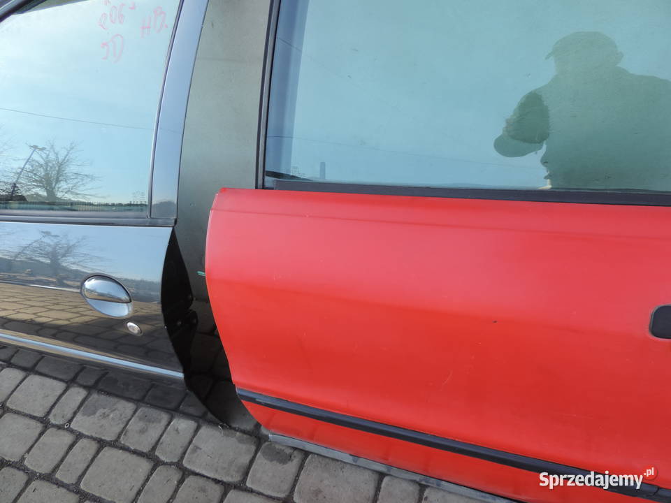 AUDI 80 B4 KOMBI DRZWI LEWY TYŁ