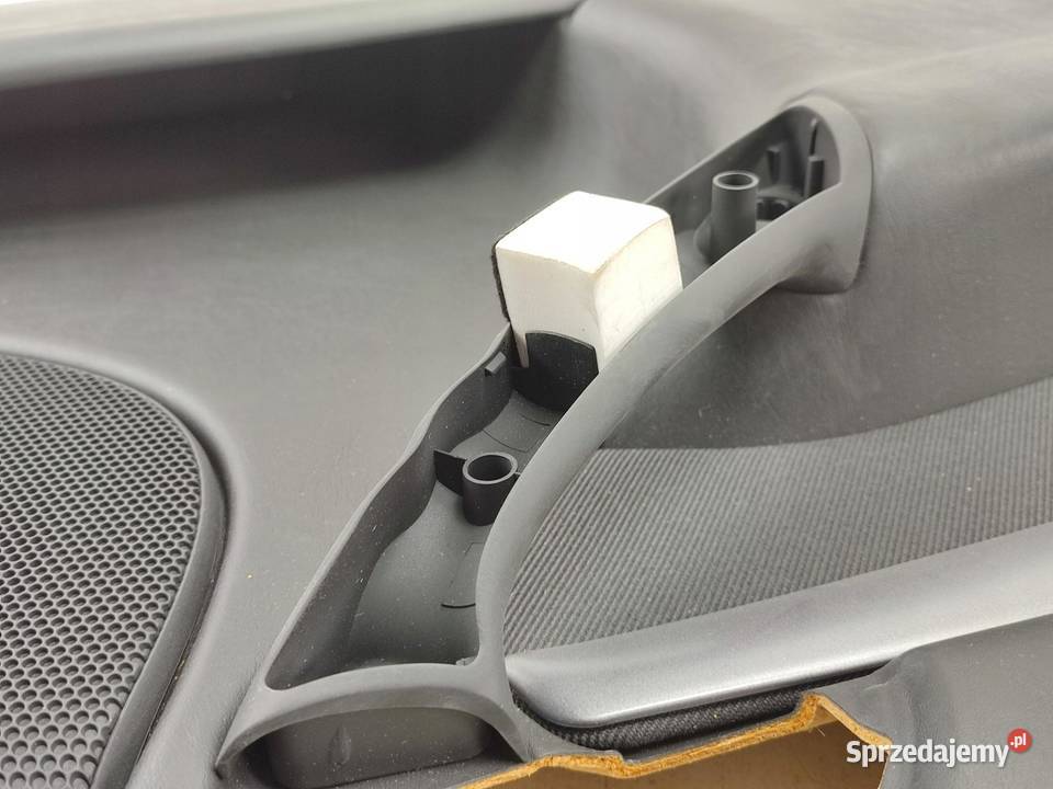 BOCZEK DRZWI LEWY PRZÓD 3D FORD FOCUS MK1 9804 osobowe