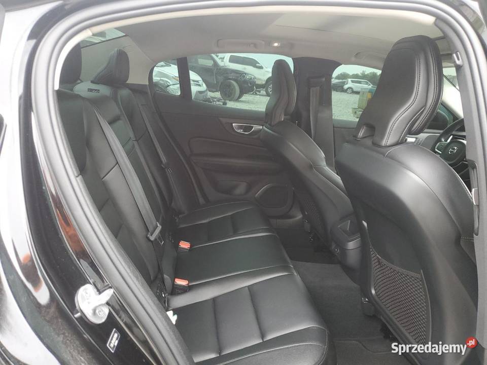2024 VOLVO S60 CORE czarny