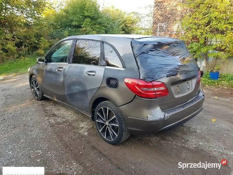 MERCEDES B KLASA W246 BŁOTNIK LEWY TYŁ POSZYCIE