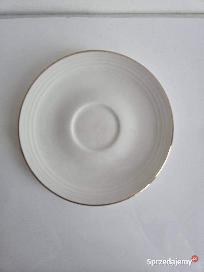 2 białe filiżanaki ze spodkami na espresso