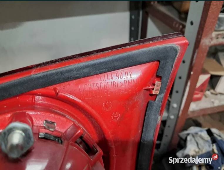 Lampa klapy prawy TYŁ VW PASSAT B6 KOMBI prawe Chrząstów