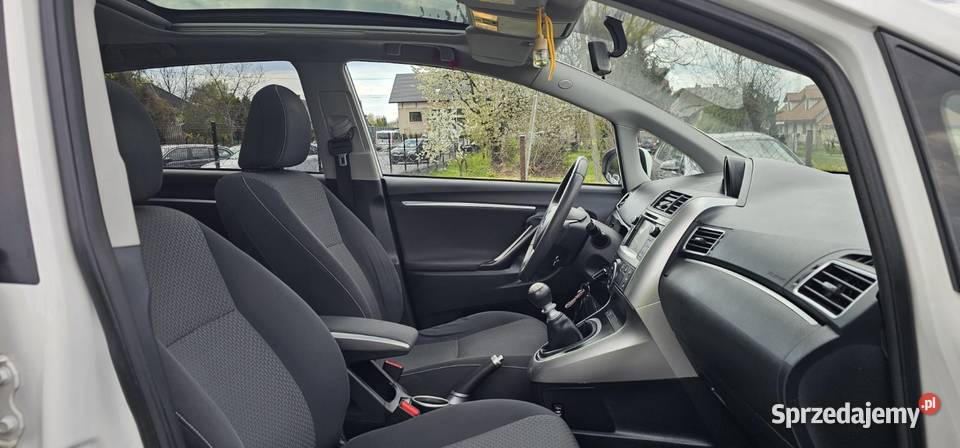 TOYOTA VERSO ŁADNA BOGATE WYPOSAŻENIE manualna Verso