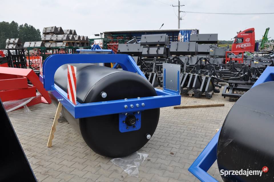 Wał łąkowy gładki na wózku MetalTechnik nieuszkodzony Mroczków Duży