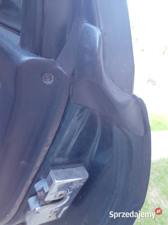 Audi 80 B4 Uszczelka drzwi prawy tył 8A0839158