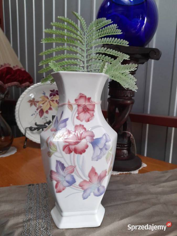 biały wazon w kwiaty Mielnica Duża