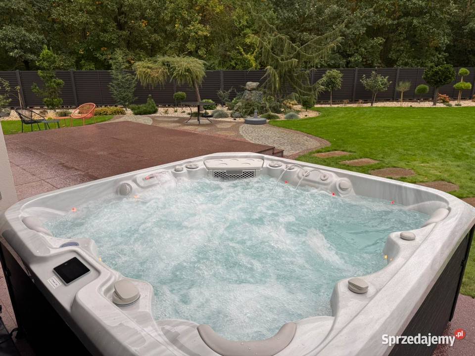 Jacuzzi Classic z masażem 6HP i 63 dyszami Rzeszów