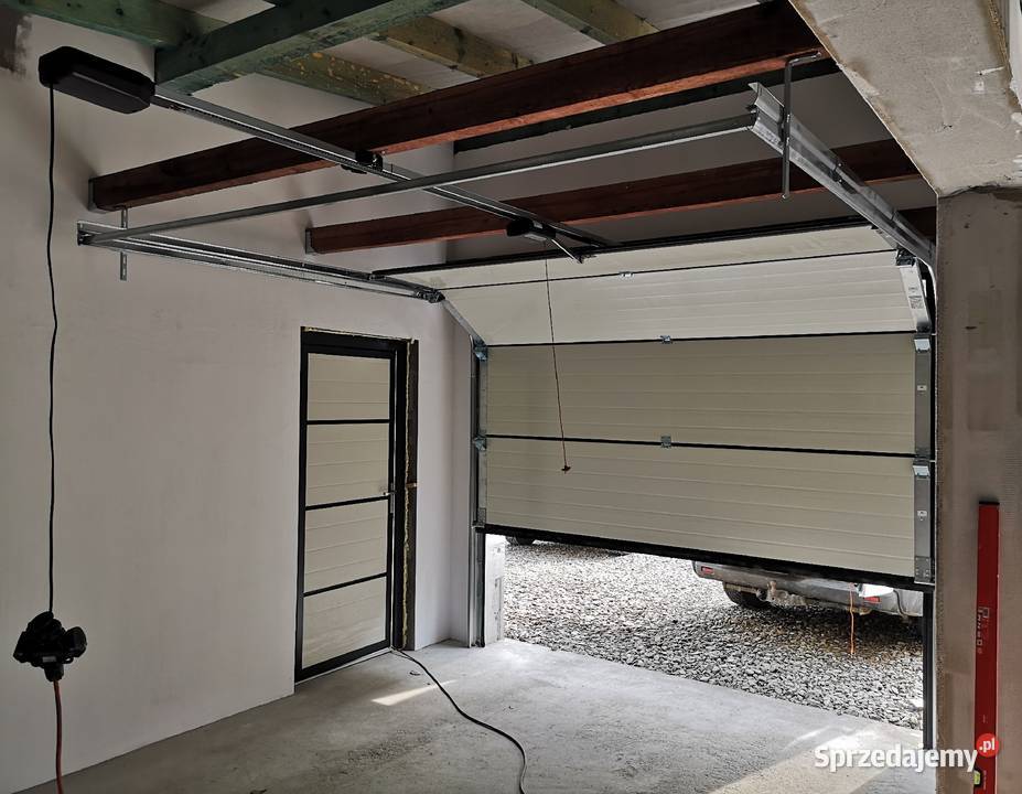 Brama na PILOTA Orzech 3000x2125 garażowa Żegocina