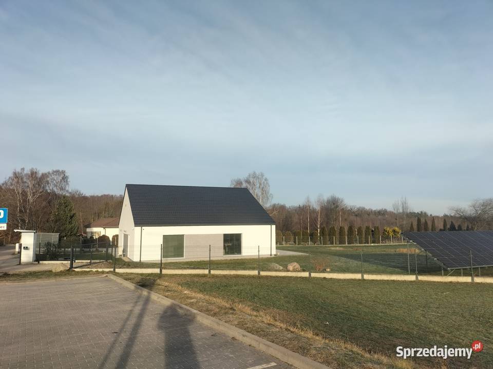 Dom parterowy z dużym ogrodem garażem Gotowy do mieszkalny