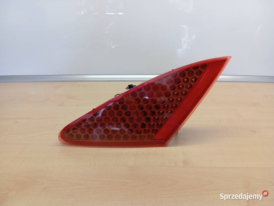 PEUGEOT 307 CC KLOSZ TYLNEJ LAMPY PRAWY LEWY W Międzybórz