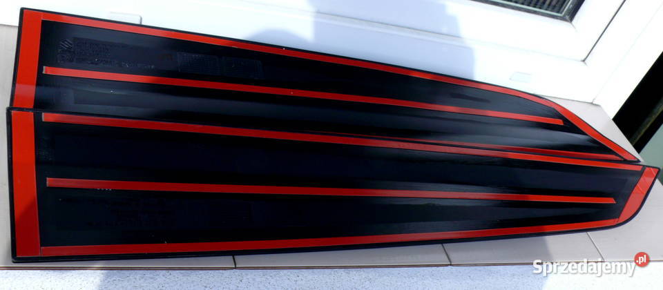 Listwy boczne drzwi Suzuki Vitara 2018 r OEM osobowe Listwy i nakładki Łódź sprzedam