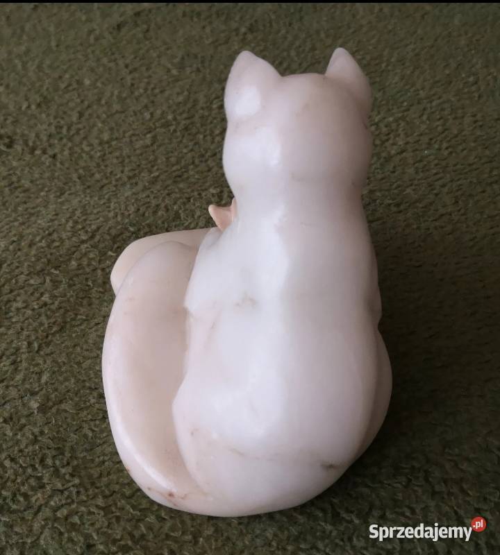 Modernistyczny lisek zaciekawiony jeżem rzeźba z Katowice