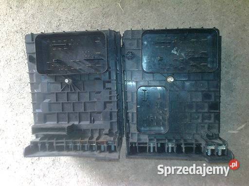 SKRZYNKA BEZPIECZNIKÓW 1K0937124K 1K0937125D VW łódzkie Łódź sprzedam