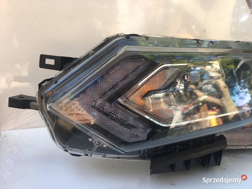 NISSAN QASHQAI 2 LIFT PRAWA LAMPA PRZÓD ZWYKŁA Ostroróg