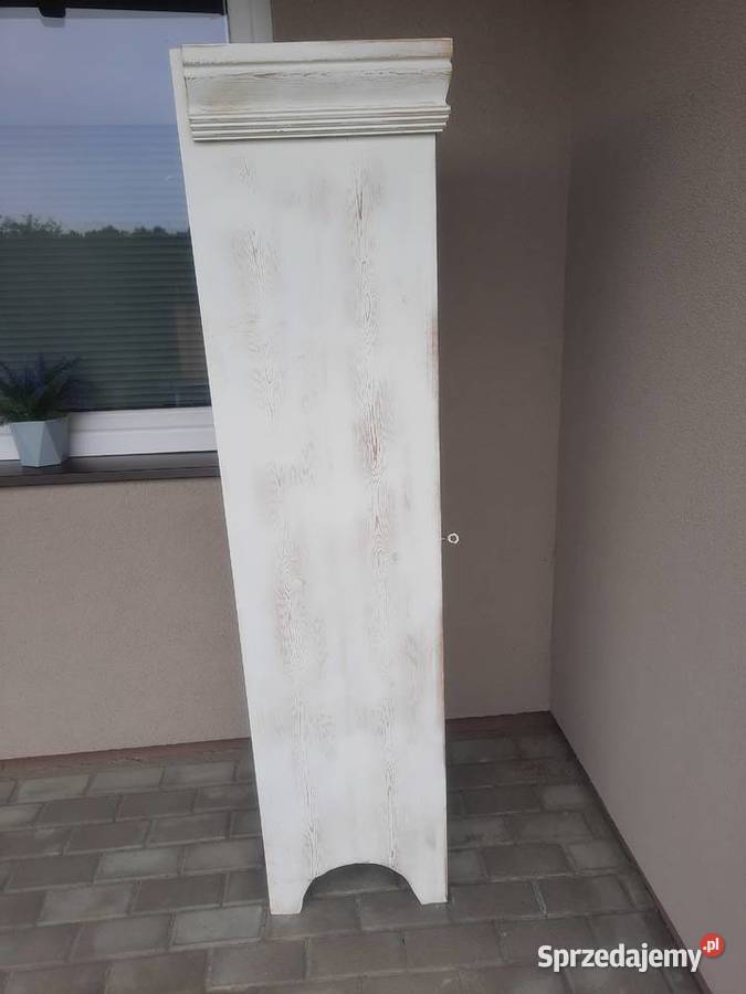 Stary międzywojenny słupek szafka shabby biały