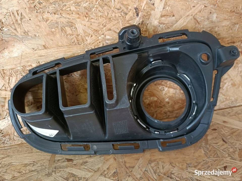 KIA RIO IV 17 RAMKA KRATKA HALOGENU LEWY PRZÓD