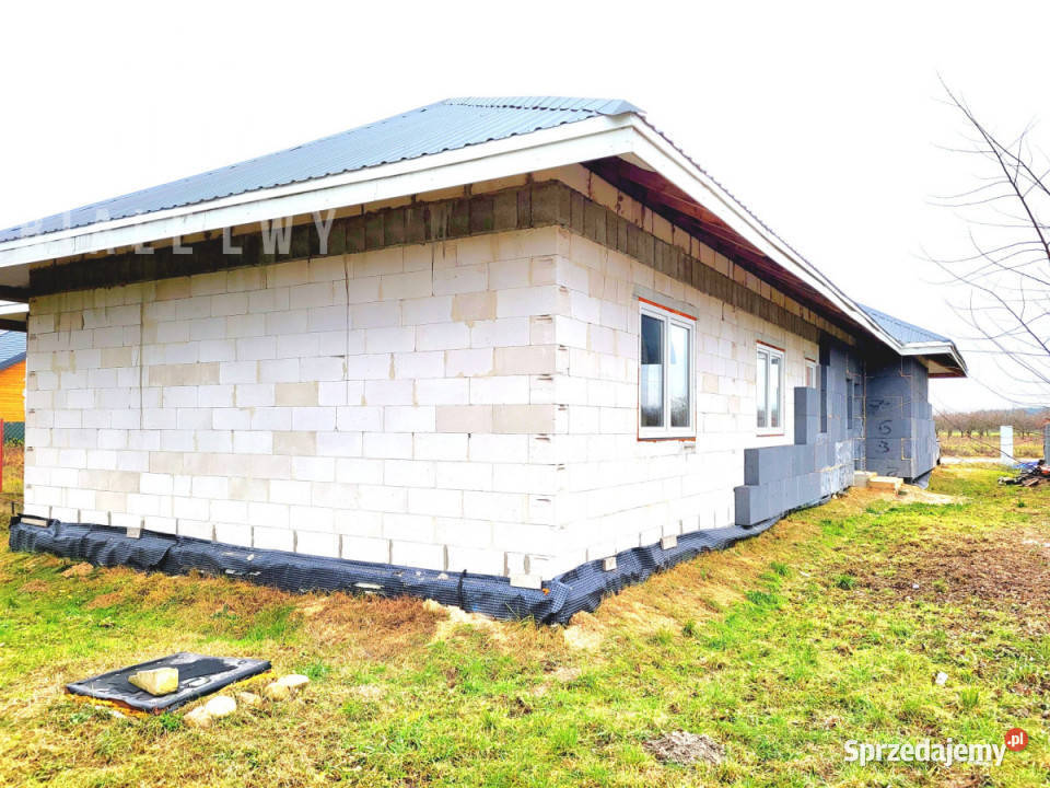 sprzedaży domu wolnostojącego 240m2 Krusze