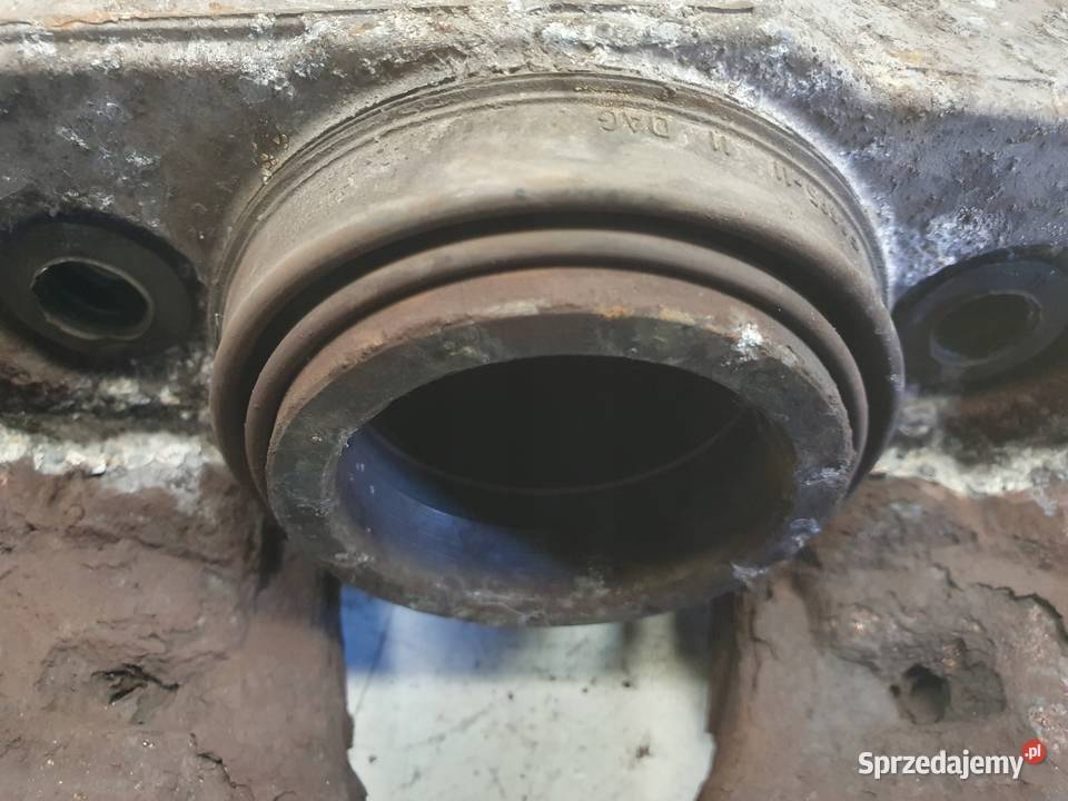 Volvo XC90 I PRZEDNI ZACISK HAMULCOWY Prawy Chełm