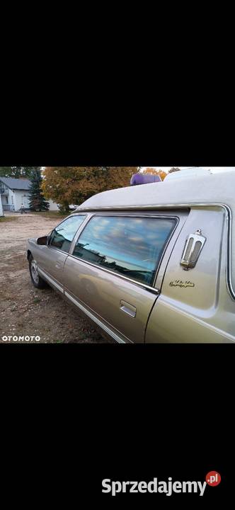 Samochód pogrzebowy Cadillac DeVille nieuszkodzony