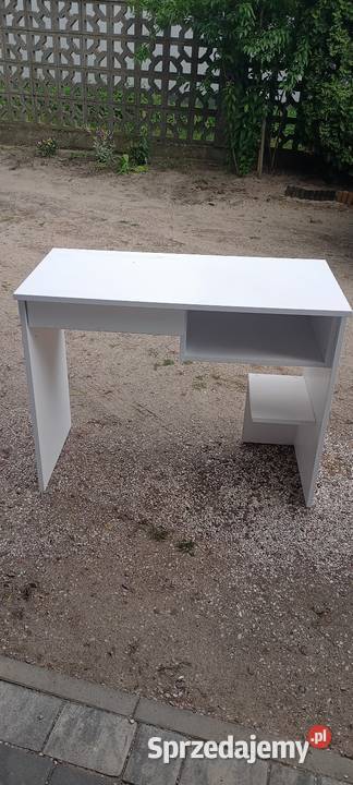 Białe biurko Ikea Września